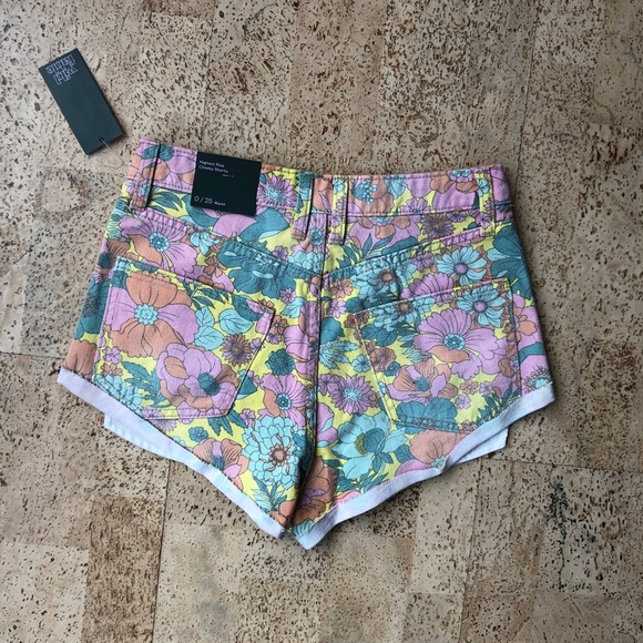 NWT WILD FABLE Highest Rise Cheeky Floral Shorts Size 0 - Picture 5 of 8
